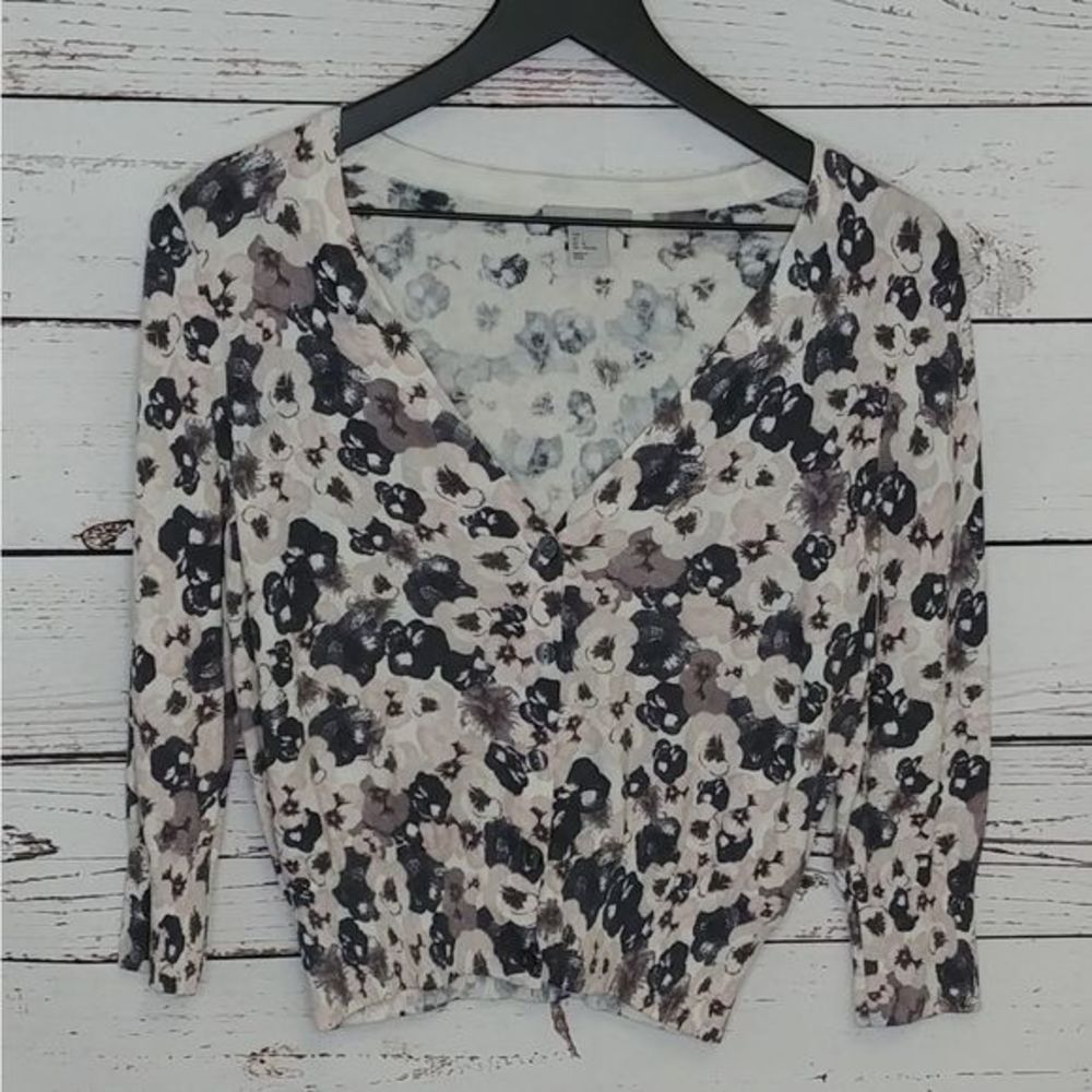 H&M Pansy Floral Sweater‎